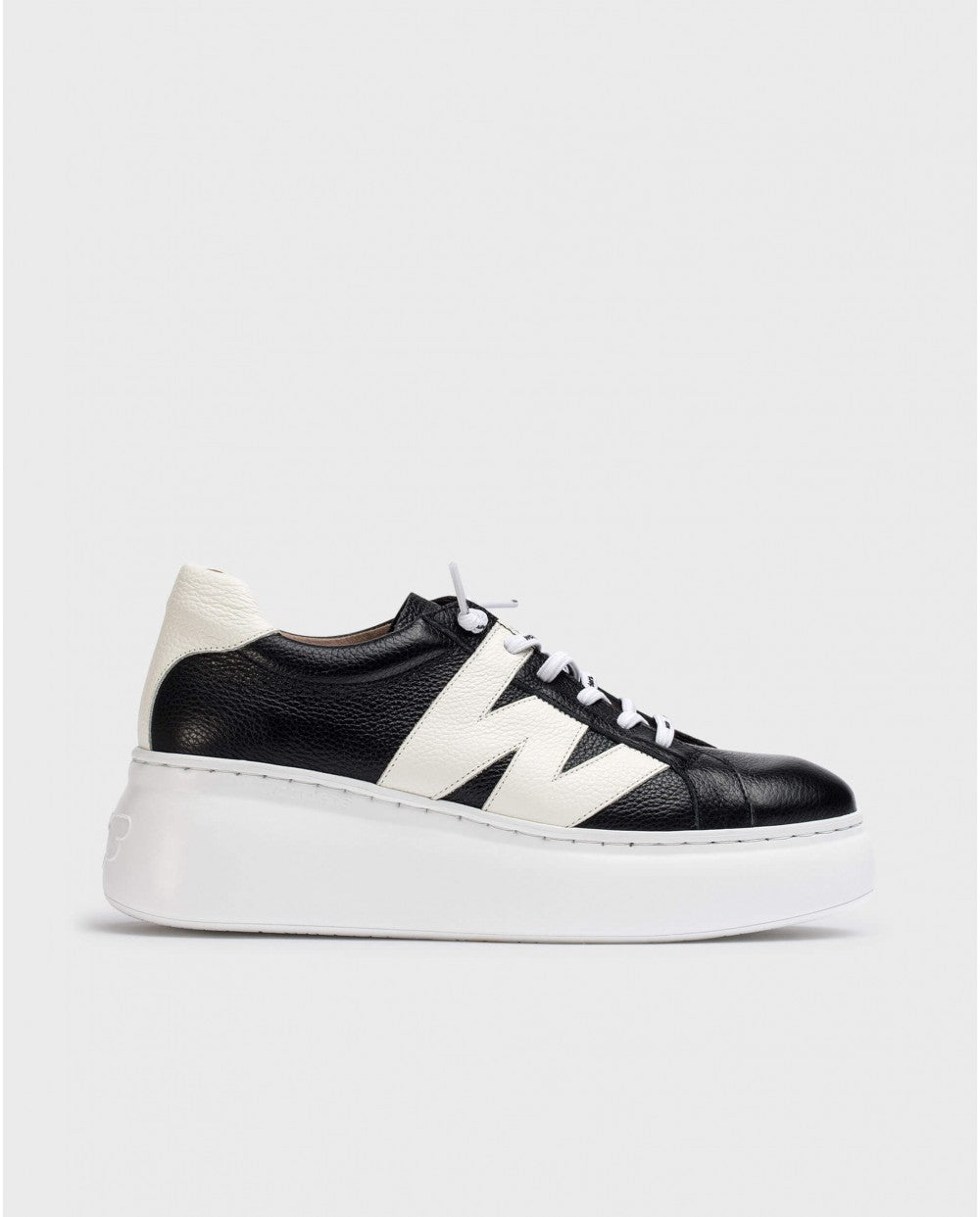 Wonders - Black and White Sneaker